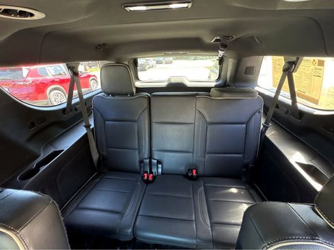 Used 2022 Chevrolet Suburban Premier AWD/4WD image 30