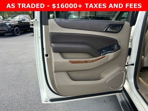 Used 2015 Chevrolet Suburban LTZ RWD image 13
