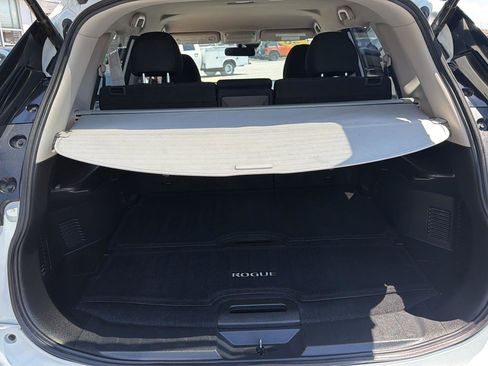 Used 2020 Nissan Rogue SV FWD image 11