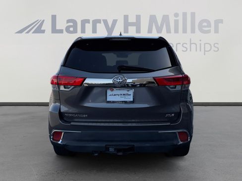 Used 2018 Toyota Highlander XLE FWD image 4