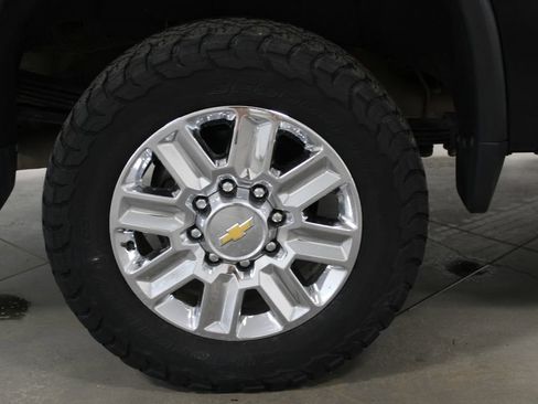 Used 2024 Chevrolet Silverado 2500 High Country w/ High Country Premium Package AWD/4WD image 18
