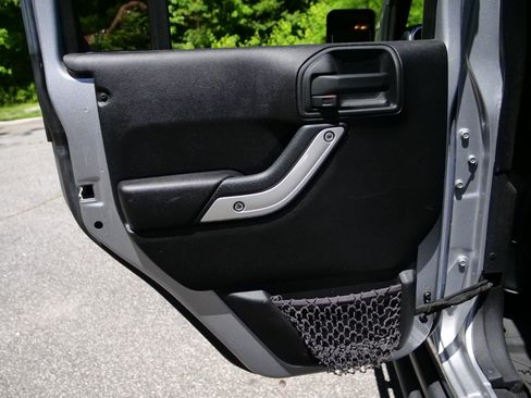 Used 2016 Jeep Wrangler Unlimited Rubicon AWD/4WD image 25