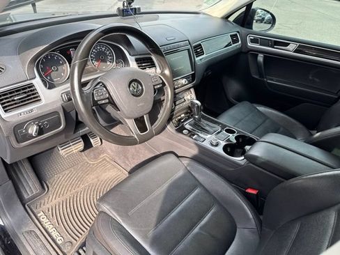 Used 2017 Volkswagen Touareg Executive AWD/4WD image 6