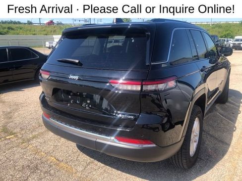 Used 2023 Jeep Grand Cherokee Laredo AWD/4WD image 4
