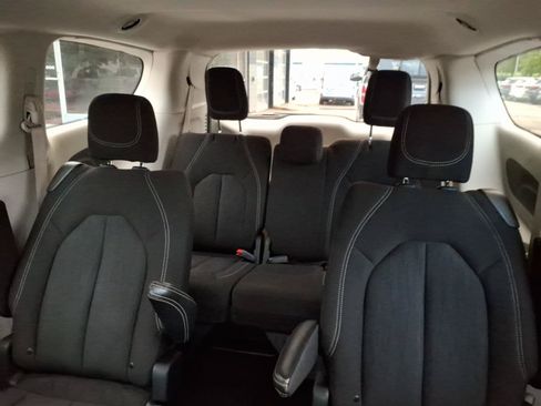Used 2023 Chrysler Voyager LX FWD image 13