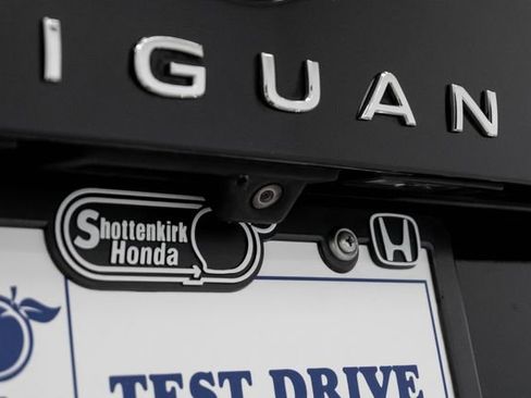 Used 2022 Volkswagen Tiguan SE R-Line image 13