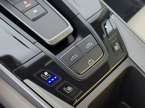 Certified 2025 Porsche 911 Carrera image 32