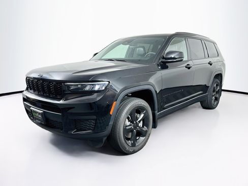 Used 2023 Jeep Grand Cherokee L Laredo AWD/4WD image 3