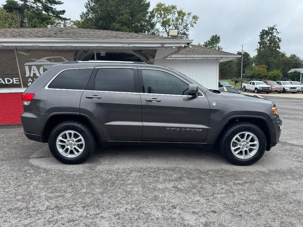 Used 2019 Jeep Grand Cherokee Laredo AWD/4WD image 2