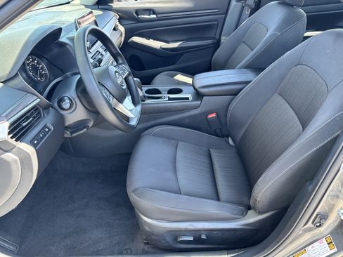Used 2025 Nissan Altima 2.5 SV FWD image 18