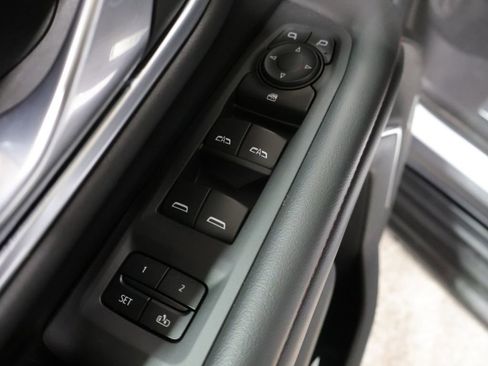Used 2021 Chevrolet Suburban RST AWD/4WD image 16