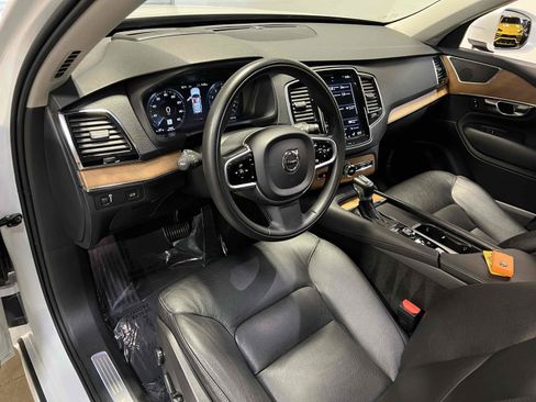 Used 2021 Volvo XC90 T5 Momentum w/ Advanced Package image 5