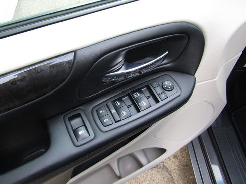 Used 2017 Dodge Grand Caravan SE w/ Power Window Group FWD image 23