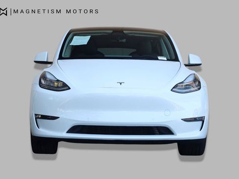 Used 2022 Tesla Model Y Long Range AWD/4WD image 5
