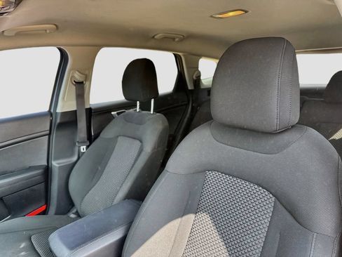 Used 2025 Kia Sportage LX FWD image 12