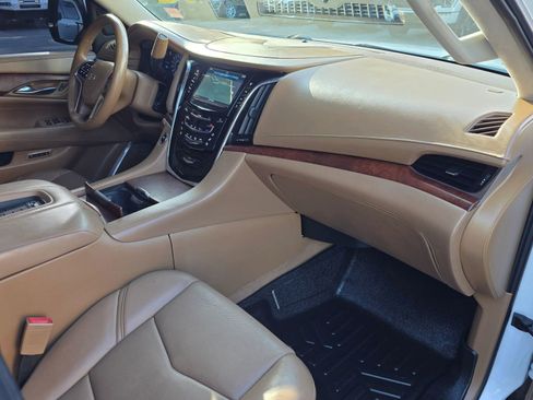 Used 2016 Cadillac Escalade ESV Platinum image 37