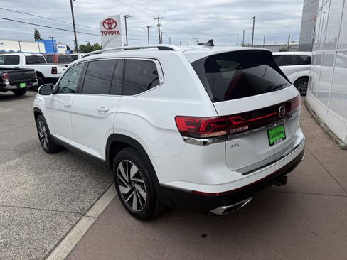 Used 2025 Volkswagen Atlas SEL AWD/4WD image 4