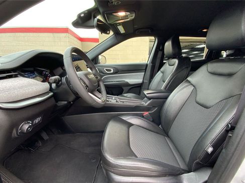 Used 2024 Jeep Compass Latitude AWD/4WD image 10