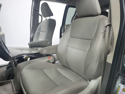 Used 2020 Toyota Sienna XLE Premium FWD image 20