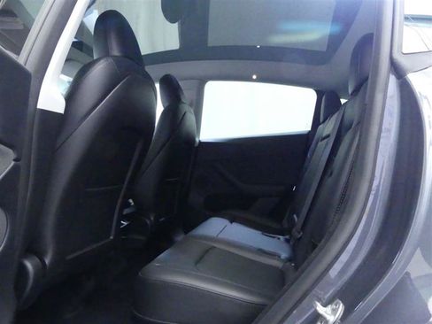 Used 2023 Tesla Model Y Long Range AWD/4WD image 24