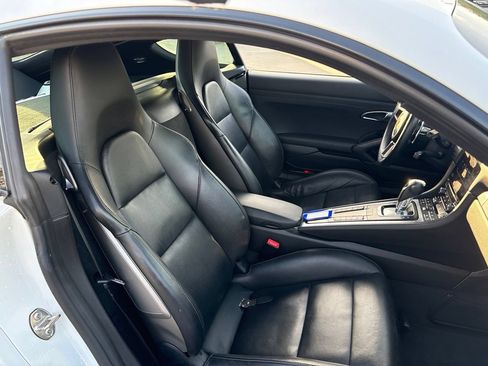 Used 2018 Porsche 718 Cayman RWD image 12