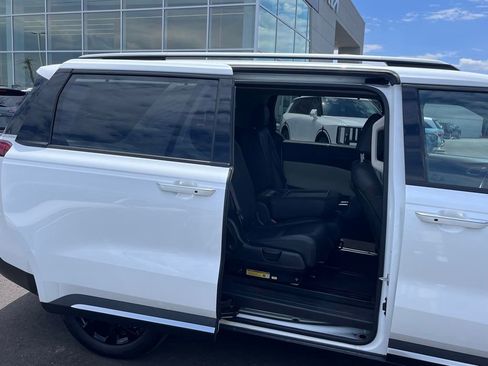 Used 2024 Kia Carnival SX FWD image 4