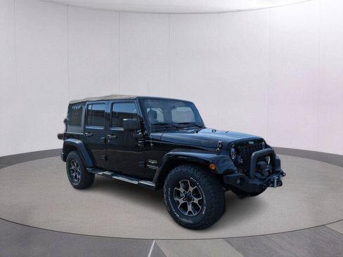 Used 2015 Jeep Wrangler Unlimited Sahara w/ Connectivity Group AWD/4WD image 7