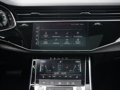 Used 2023 Audi Q8 Premium image 44