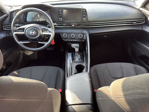 Used 2024 Hyundai Elantra SE FWD image 37