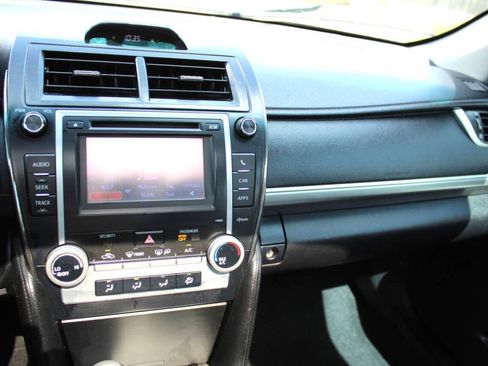 Used 2012 Toyota Camry SE FWD image 8