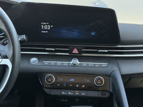 Used 2024 Hyundai Elantra SEL image 16