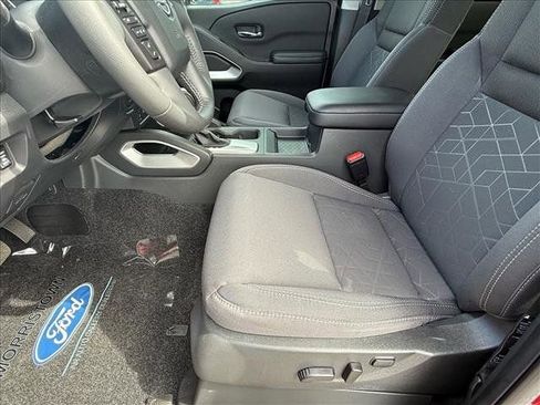 Used 2025 Nissan Frontier SV w/ SV Convenience Package RWD image 14