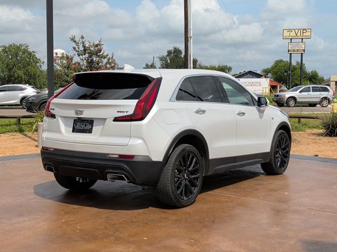 Used 2023 Cadillac XT4 Luxury FWD image 2