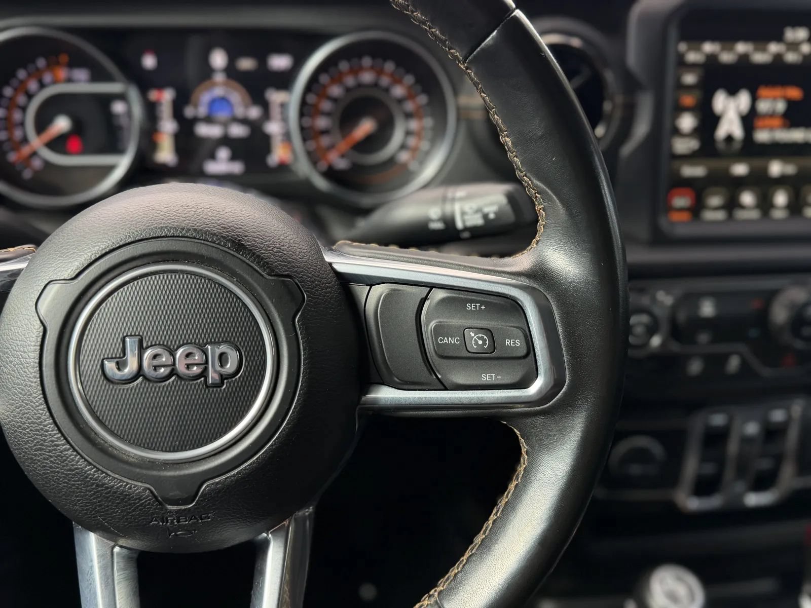 Used 2022 Jeep Gladiator Overland AWD/4WD image 24