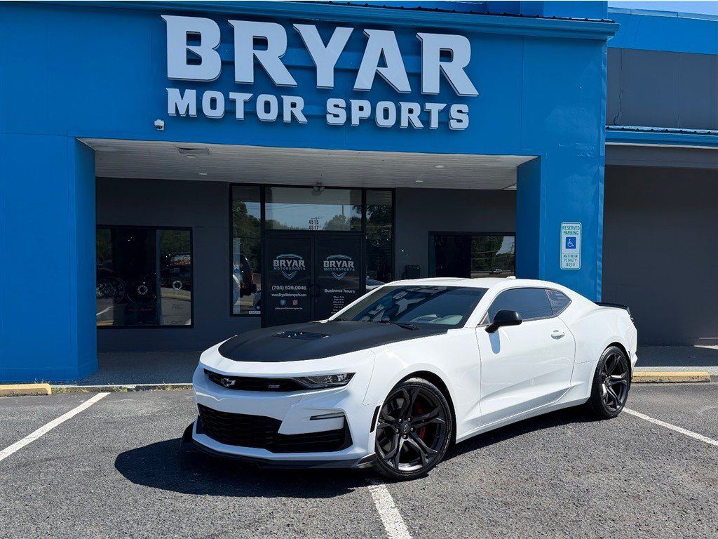 Used 2020 Chevrolet Camaro SS RWD image 1
