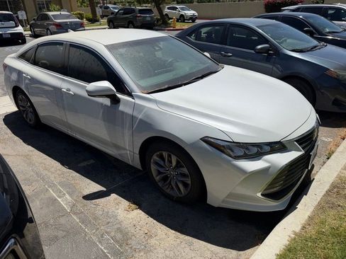 Used 2019 Toyota Avalon XLE w/ Preferred Accessory Package FWD image 5