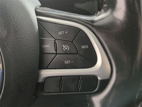 Used 2020 Jeep Compass Limited image 18