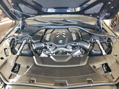 Used 2022 BMW 750i xDrive w/ Executive Package image 8