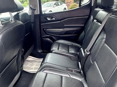 Used 2023 GMC Acadia SLT image 12