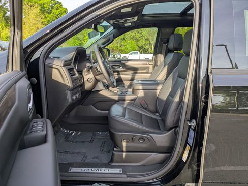 Used 2023 Chevrolet Suburban Z71 w/ Off-Road Capability Package image 12