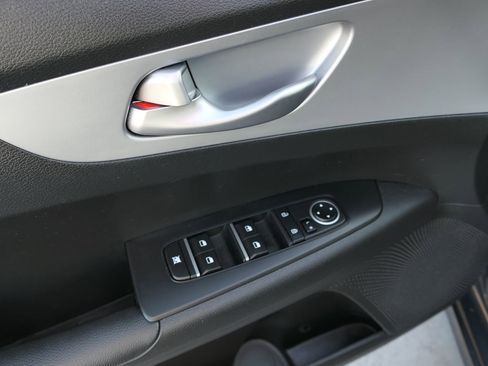 Used 2023 Kia Forte LXS image 19