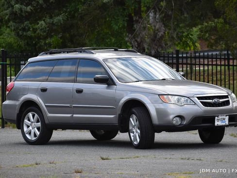 Used 2008 Subaru Outback 2.5i L.L. Bean AWD/4WD image 4