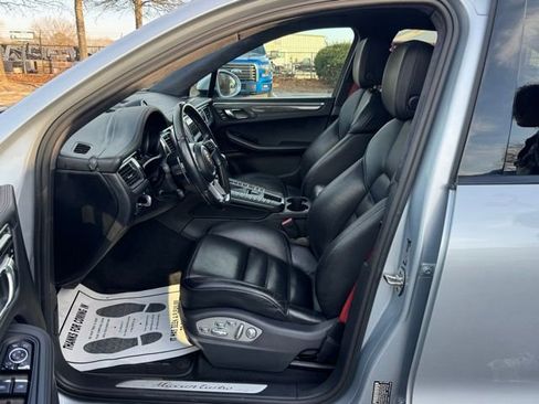 Used 2015 Porsche Macan Turbo image 16