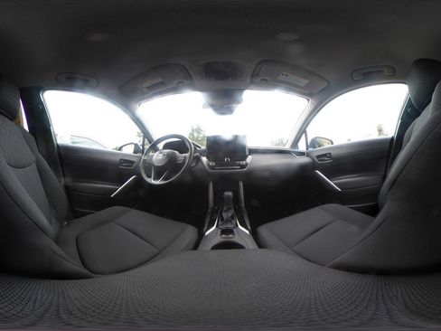 Used 2025 Toyota Corolla Cross LE FWD image 38