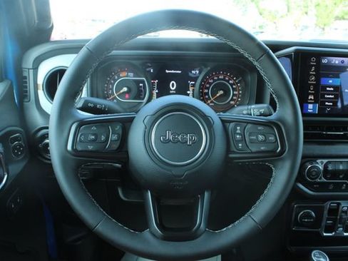 Used 2025 Jeep Wrangler Unlimited Sport AWD/4WD image 21