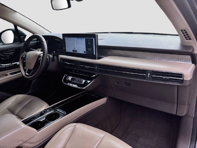 Used 2023 Lincoln Corsair FWD image 28