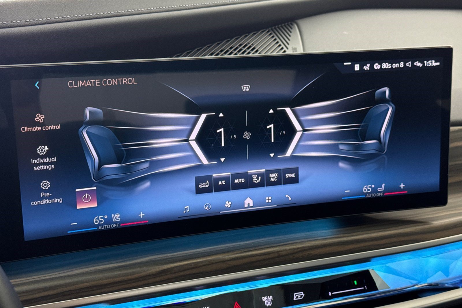 Certified 2023 BMW i7 xDrive60 AWD/4WD image 21