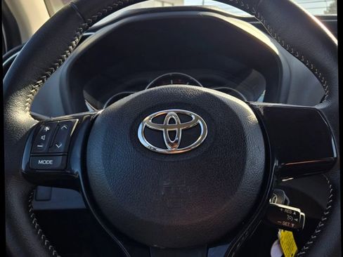 Used 2016 Toyota Yaris SE image 19