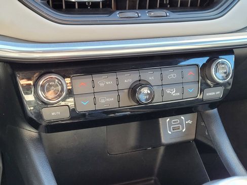 Used 2023 Jeep Compass Limited image 25