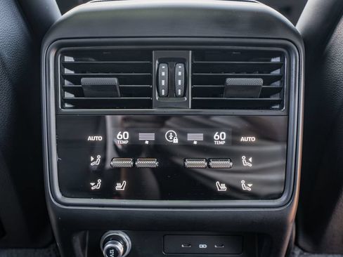 Used 2025 Porsche Cayenne Coupe AWD/4WD image 43